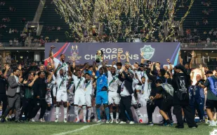 بعد التتويج.. الأهلي يصرف مكافأة السوبر كاملة للاعبيه