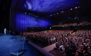 شاهد.. 4 دقائق تصفيق لفيلم سورينتينو في مهرجان فينيسيا