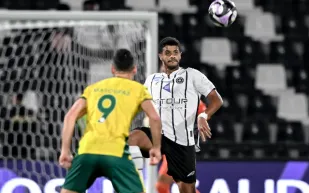 دونيس يحتفل بفوز الخليج.. وألغواسيل يحمّل دفاع الشباب المسؤولية (فيديو)