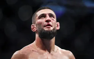  بعد تتويجه ببطولة العالم للوزن المتوسط  UFC 319.. تعرف على  ثروة حمزة شيمايف