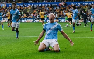 مانشستر سيتي يبدأ الدوري بانتصار ساحق على ولفرهامبتون (فيديو)