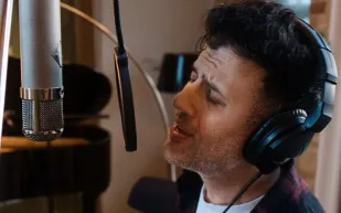 حمزة نمرة يكسر القاعدة ويطرح ألبومه الثاني في نوفمبر