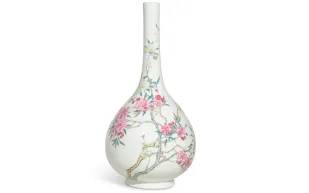 مزهرية صينية إمبراطورية بسعر خيالي في مزاد هونغ كونغ