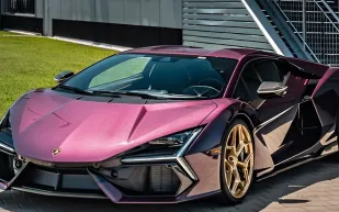 Lamborghini تكشف عن Revuelto... تصميم استثنائي بلون لا يُقاوم