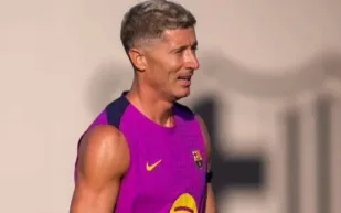 وكيل ليفاندوفسكي يكشف سر بقاء النجم البولندي في برشلونة رغم الإغراءات الضخمة