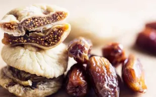 التمر أم التين؟ فروقات جوهرية تحدد أيهما أنسب لخسارة الوزن