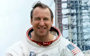 وداع مؤثر لعالم الفضاء الأمريكي.. رحيل الأسطورة جيمس لوفيل عن عمر 97 عامًا