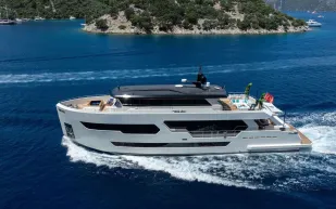  Lady Luna.. يخت تركي يجمع الفخامة وروح البحر