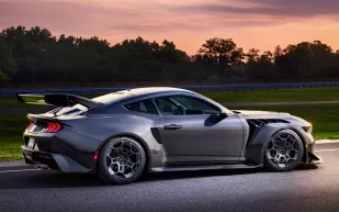فورد تكشف عن موستانغ GTD Liquid Carbon بلمسة سباقية
