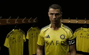 بمشاركة رونالدو.. النصر يكشف عن قميصه الجديد لموسم 2025-2026 (فيديو)