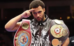 الشاب الذي هز عرش الوزن الثقيل.. هل يقترب موسيس إيتاوما من انتزاع اللقب العالمي في الملاكمة؟