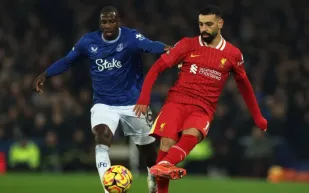 عبدالله دوكوري يختار نيوم السعودي بعد مشوار طويل في الدوري الإنجليزي