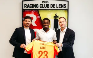 لانس يتعاقد مع سعود عبد الحميد.. ويكشف عن الصفقة بأسلوب لافت (فيديو)