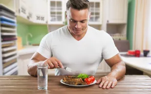 دراسة تكشف دور الموز والسبانخ في خفض الوفاة المبكرة