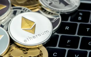 إيثريوم تتفوق على بيتكوين في سوق العملات المشفرة