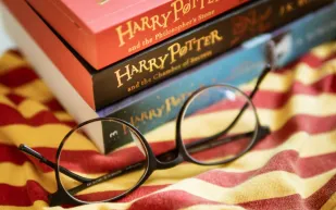 مسلسل هاري بوتر يعيد إحياء السحر بتفاصيل دقيقة (فيديو)