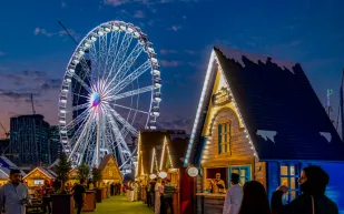 لحظة مرعبة.. لعبة ملاهي تنهار من ارتفاع 15 مترًا بالهند (فيديو)