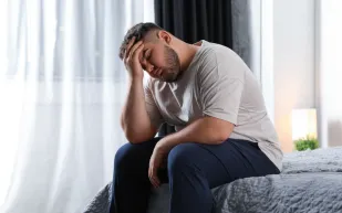 العلاقة بين السمنة وضعف الانتصاب: كيف تؤثر الدهون على صحتك الجنسية؟