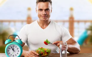 تأثير الصيام المتقطع على هرمون التستوستيرون والانتصاب: هل يمكن أن يعزز الأداء الجنسي؟