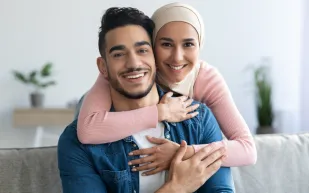 العلاقة الحميمة: كيف تعزز صحتك الجسدية والنفسية وتطيل عمرك؟