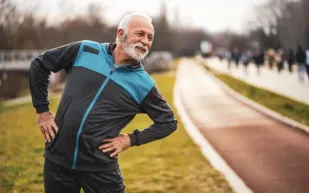 عصير المخلل والتقلصات العضلية.. علاج مفاجئ أم خرافة؟ طبيب يوضح