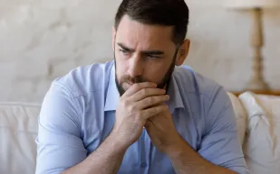 دراسة علمية تربط بين البيئة والوراثة في أعراض القلق