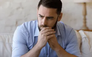 ما علاقة النظام الغذائي الغني بالدهون والفركتوز بزيادة القلق؟ دراسة تجيب