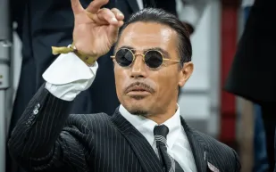 السقوط المدوي لإمبراطورية "سولت باي": كيف تحولت قصة نجاح عالمية إلى درس في سوء الإدارة؟