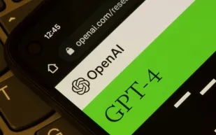 بعد انتقادات واسعة.. OpenAI تعيد نموذج GPT-4o لمستخدمي ChatGPT Plus