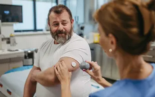 دراسة حديثة ربطته بالخصوبة: السكر الطفيف قد يكون العدو الخفي للرجال