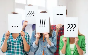 لماذا يتجنب الرجال استخدام علامات التعجب في لغة الكتابة؟ دراسة تكشف الأسباب