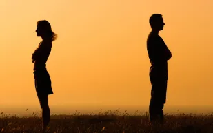 أثناء الأزمات: لماذا يميل الرجال إلى الخيانة الزوجية أكثر من النساء؟ 