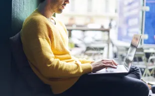 دراسة حديثة تحذر: اللاب توب والهاتف المحمول يؤثران على خصوبة الرجال