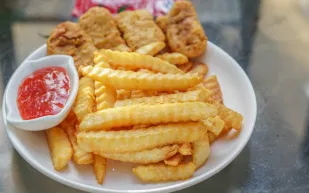 هل البطاطا المقلية ضارة؟ دراسة تربط استهلاكها بالإصابة بمرض السكري