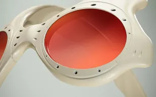 نظارات Oakley Overthetop.. عودة الجنون الأيقوني بعد 25 عامًا