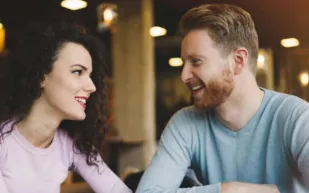 دراسة جديدة تعيد رسم معايير الاختيار العاطفي بين الرجل والمرأة 