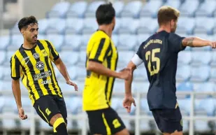 "علينا مراجعة حساباتنا".. تصريحات نارية من  مدافع الاتحاد عقب الخسارة من النصر 