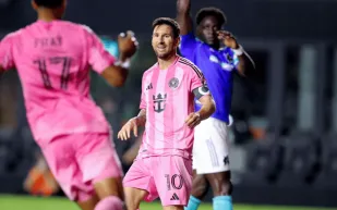 هل اقترب إنتر ميامي من حسم تمديد عقد قائده ليونيل ميسي؟