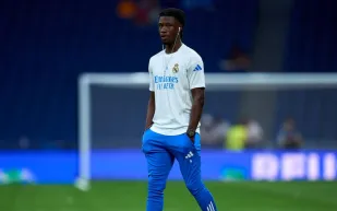 إدواردو كامافينغا: لاعب وسط بموهبة كروية ومجموعة ساعات أسطورية