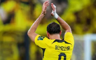 إدارة الاتحاد تحسم موقف بنزيما من اختيار المدرب الجديد