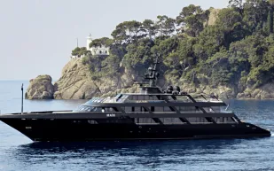 بقيمة 65 مليون دولار.. استكشف يخت جورجيو أرماني الفاخر 