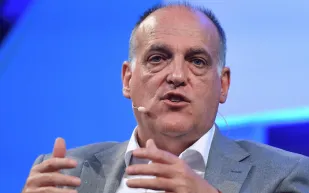 رئيس لاليغا ينتقد البريميرليغ: "رواتب مبالغ فيها وصفقات خيالية"