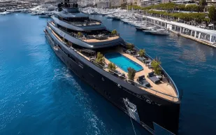 "أوبسيديان هورايزن".. يخت فاخر بقيمة 800 مليون دولار في ميناء موناكو