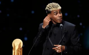 لامين يامال يوجه رسالة مؤثرة لغافي بعد إصابته.. ماذا قال؟ 