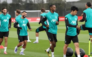 كل ما تريد معرفته عن تشكيلات كريستال بالاس وليفربول اليوم