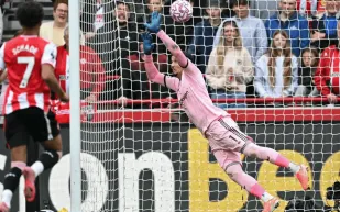 برينتفورد يهزم مانشستر يونايتد.. وركلة جزاء ضائعة تصنع الفارق (فيديو)