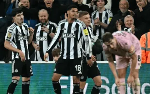 نيوكاسل ضد أرسنال.. هل يحسمها الدفاع أم مفاجآت الهجوم الغائب؟