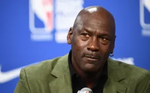 مايكل جوردان يخطف الأنظار بساعات فاخرة تكشف سر شغفه بالوقت