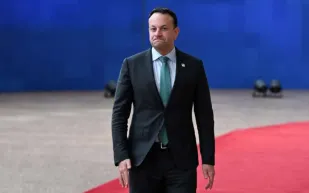 كونور ماكغريغور يغير قواعد اللعبة: هل يصبح بطل UFC رئيسًا لأيرلندا؟ (فيديو)