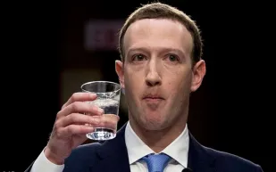 موقف محرج لمارك زوكربيرغ أمام ترامب خلال عشاء البيت الأبيض.. فيديو 